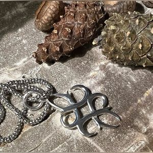 Authentic 925 Silver Celtic Pendant Irish Knot bow infinity in 1.5 “